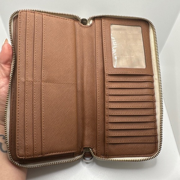 MICHAEL KORS Jet Set Zip Around Wallet - Picture 7 of 12